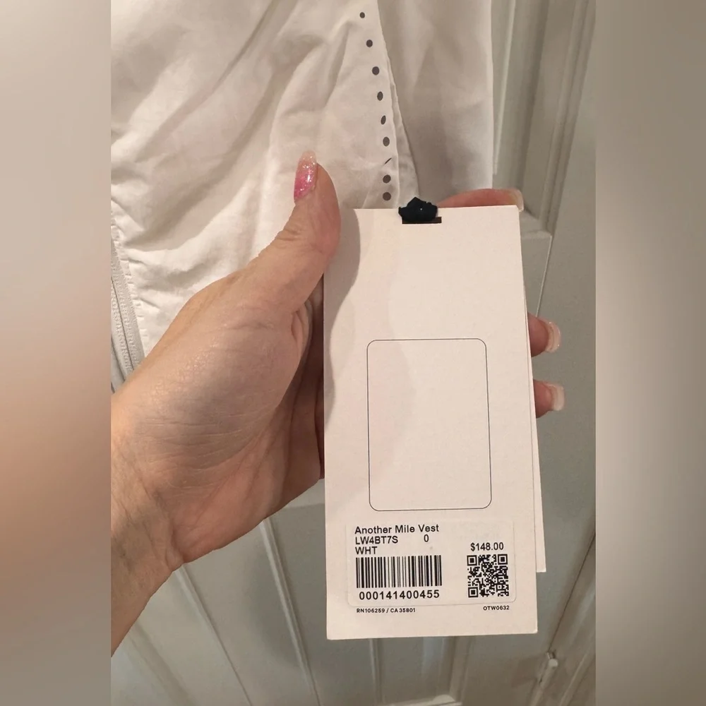 Lululemon Another Mile Vest in White